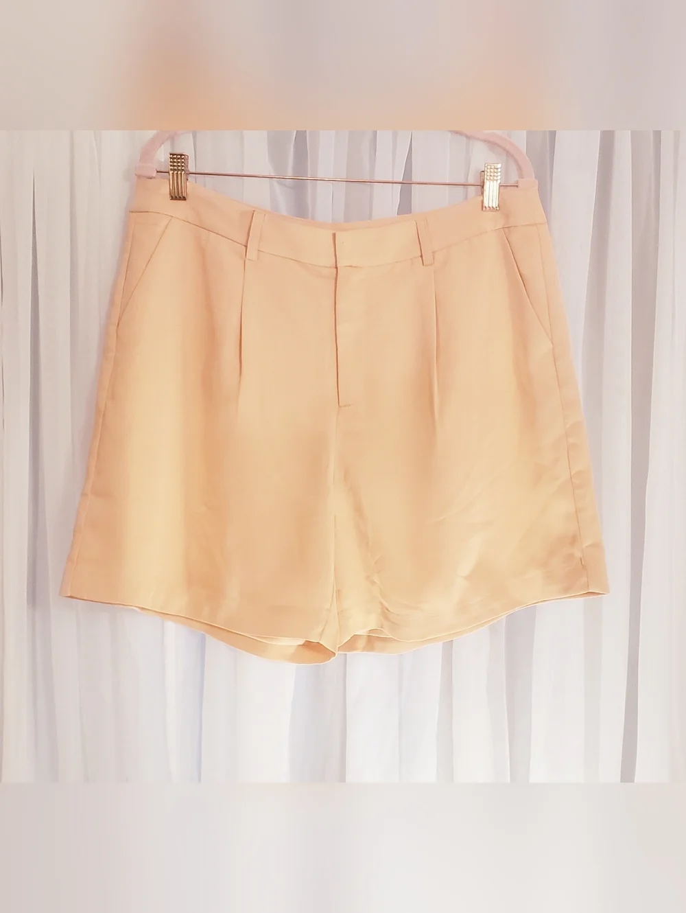 VICI COLLECTION ZYANA POCKETED HIGH RISE TAILORED SHORTS - Picture 8 of 10